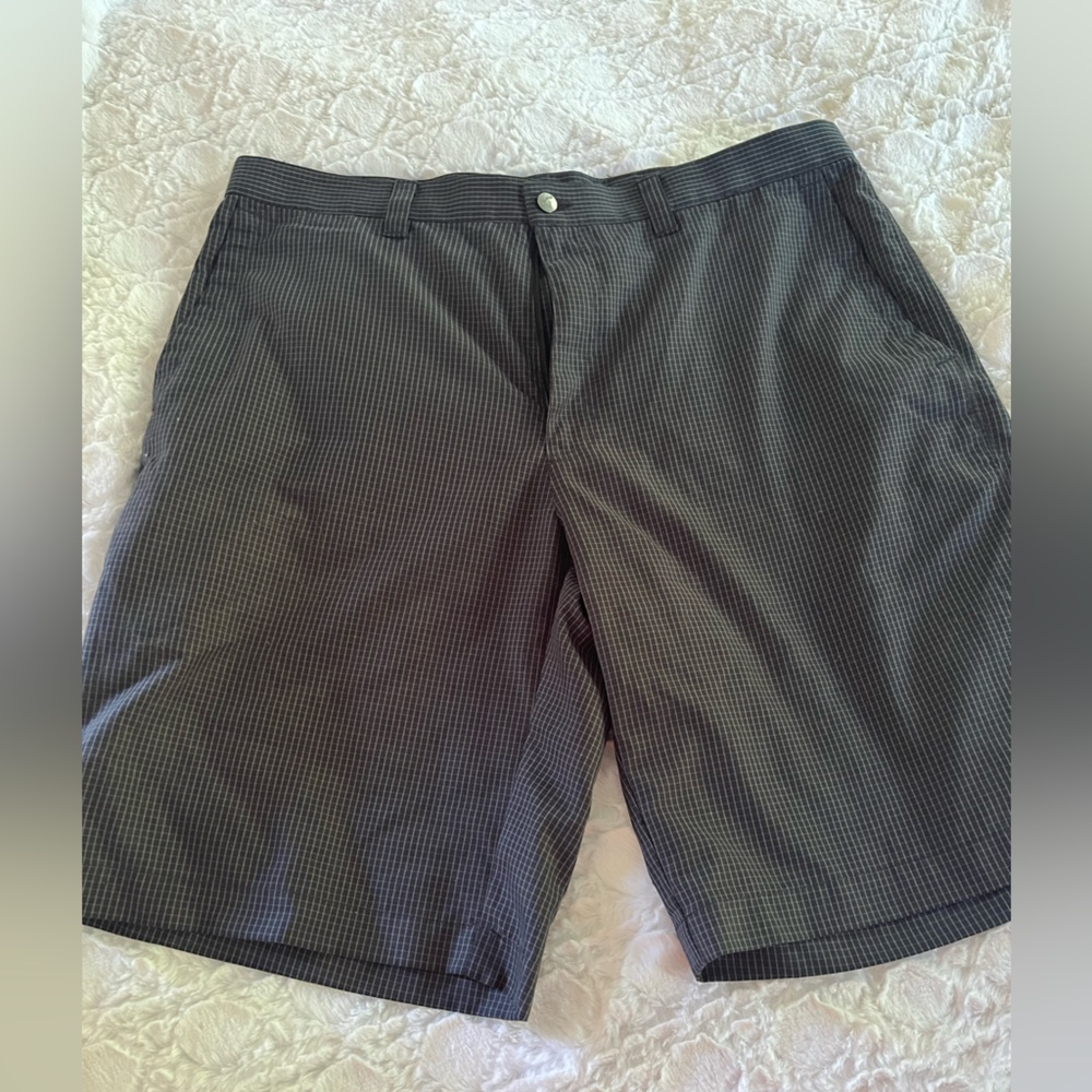 Men’s golf shorts